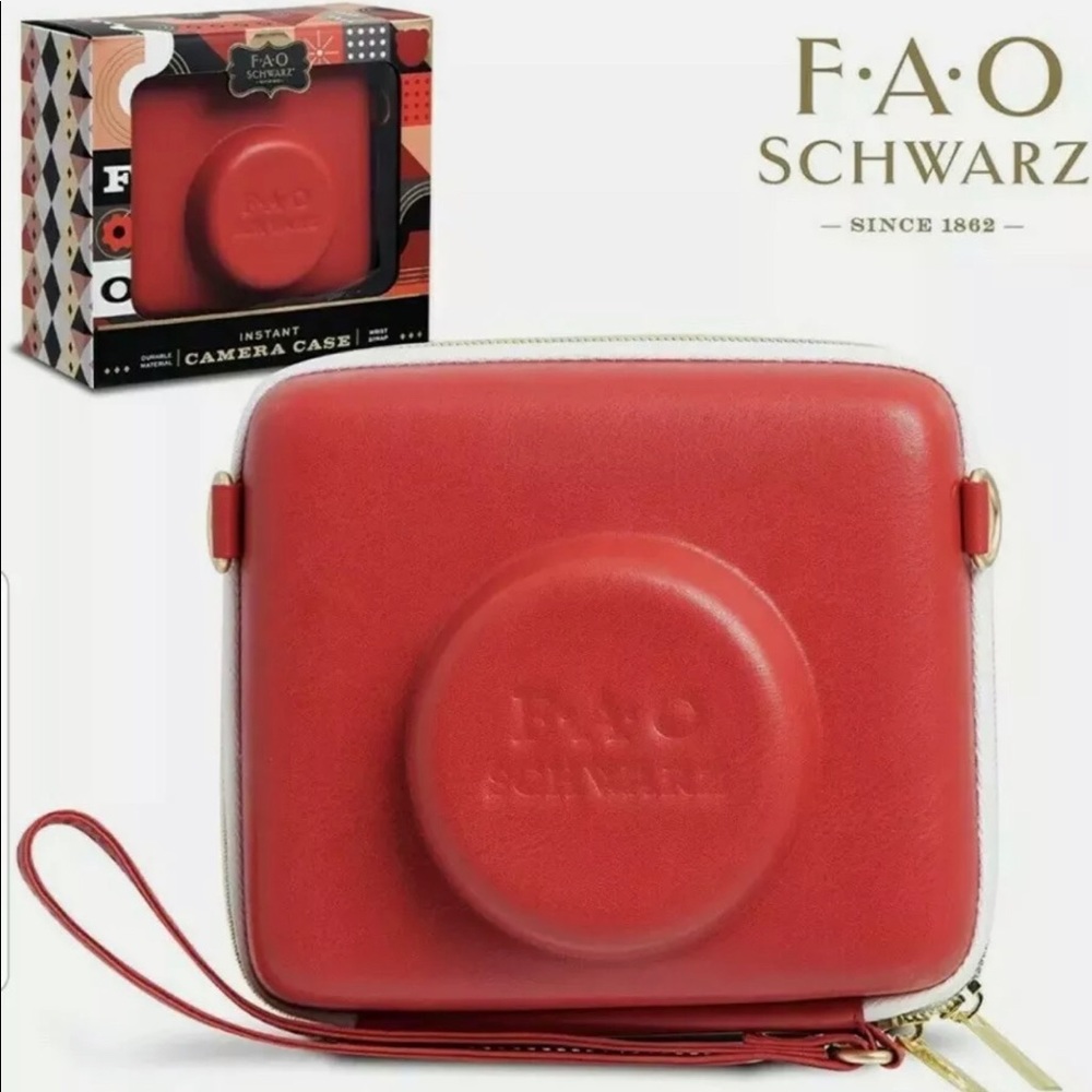 FAO SCHWARZ INSTANT CAMERA CASE NWT